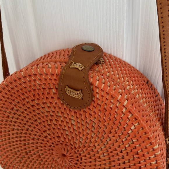 Orange woven round mini bag - Picture 2 of 3